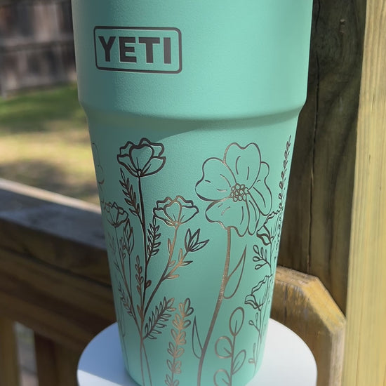 360 video of our Floral design Yeti 30oz Tumbler in Seafoam Color Has magslide lid to make opening and closing easy Beautiful finish and shine