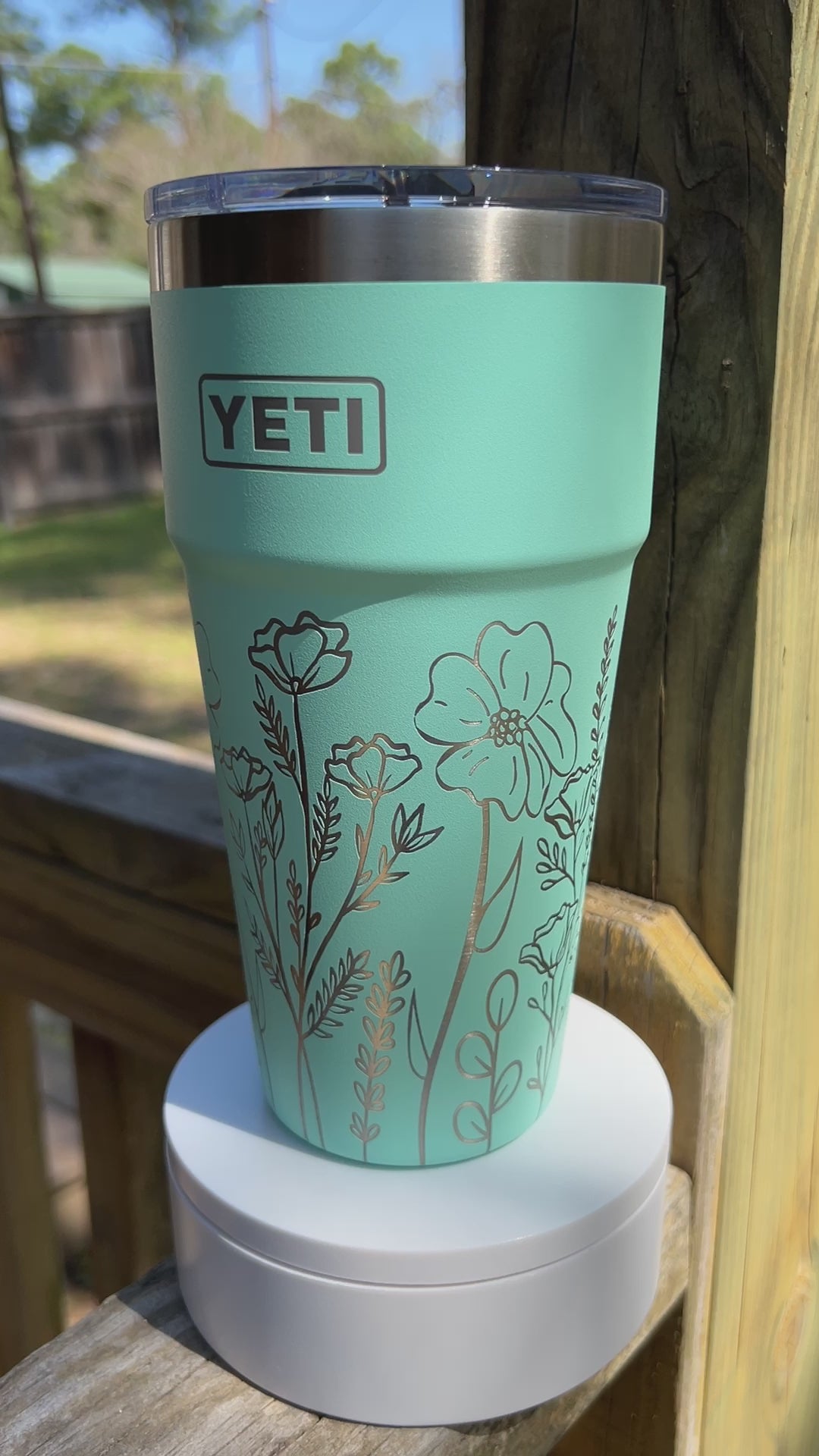 360 video of our Floral design Yeti 30oz Tumbler in Seafoam Color Has magslide lid to make opening and closing easy Beautiful finish and shine